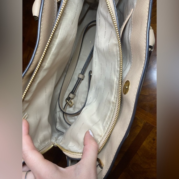 Michael Kors Beige Bag - Picture 11 of 11